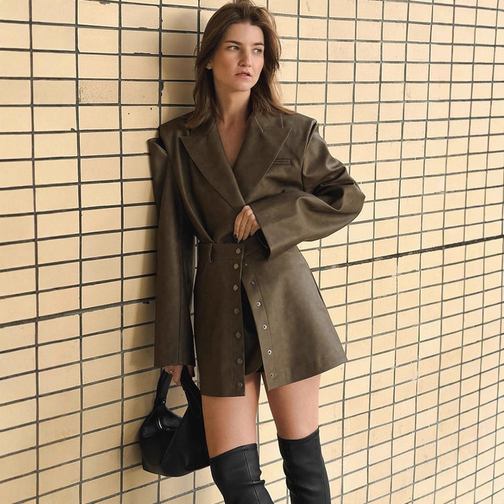 Damen lässige Kunstlederjacke mit hohem Kragen und praktischen Druckknöpfen Drune
