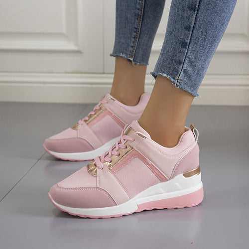 Damen  Keil‑Sneaker mit perforiertem Microfaser‑Upper, gepolsterter Fersenkappe und rutschfester Profilsohle Drune