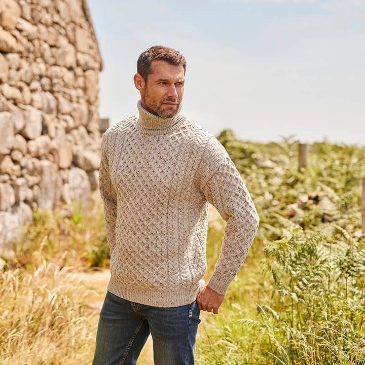 Herren Strickpullover mit Stehkragen und Kabelmuster