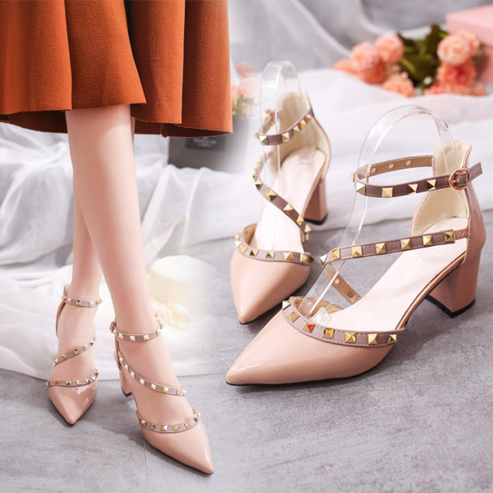 Damen nan Riemchen‑Pumps mit Nietenapplikation, spitzer Zehenpartie und mittelhohem Blockabsatz Drune