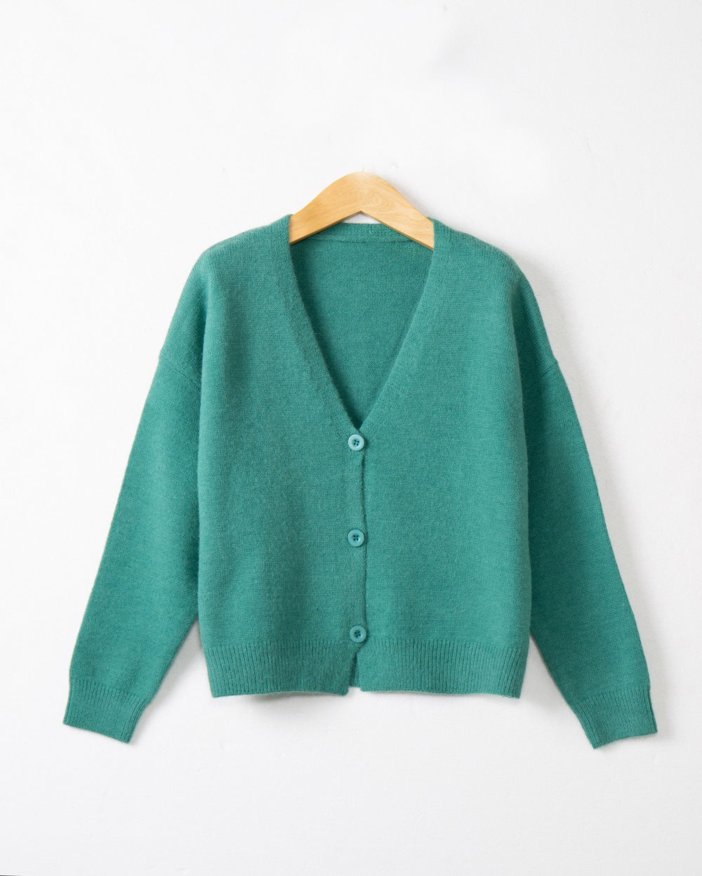 Damen Strickjacke mit V-Ausschnitt und Knopfdetails Drune