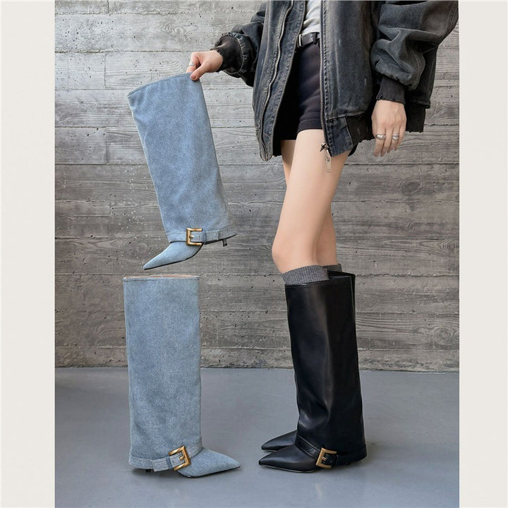 Damen Schafthohe Slouch‑Stiefel mit spitzer Zehenform, schmalem Absatz und Zierschnallenmanschette Drune