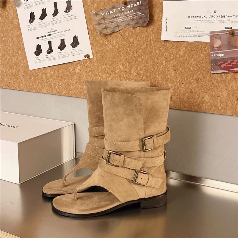 Damen Sandalen‑Stiefelette aus Veloursleder mit Zehensteg und dekorativen Schnallenriemen Drune