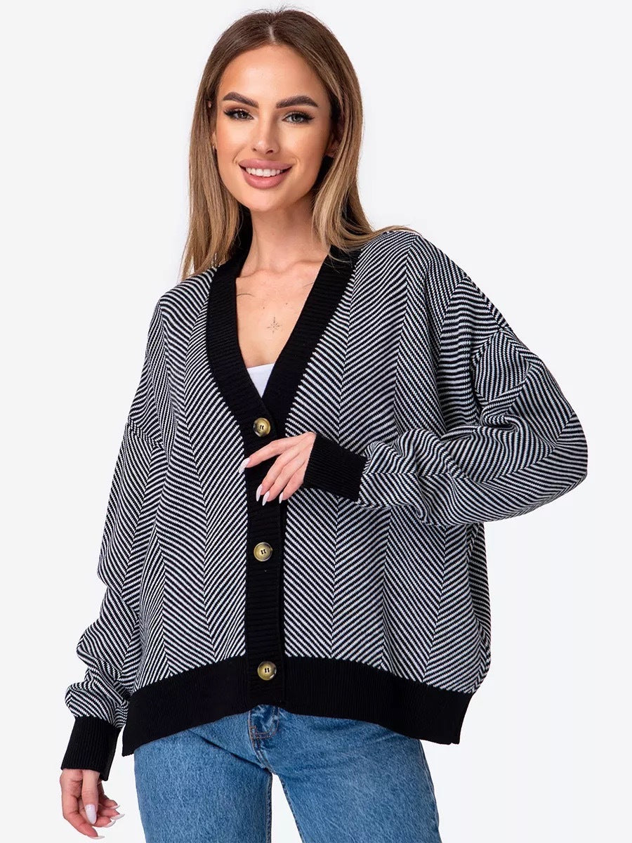 Damen gemütliche Strickjacke mit eleganten Zopfstrickdetails und Knopfverschlüssen Drune