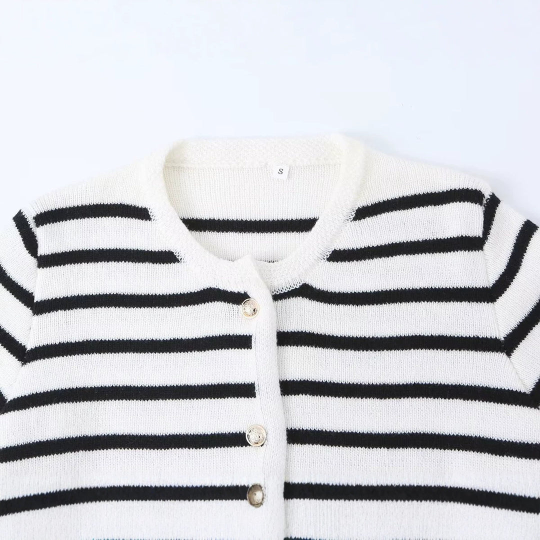 Damen Gestreifte Feinstrick‑Cardigan mit Rundhalsausschnitt, aufgesetzten Taschen und Zierknöpfen Drune