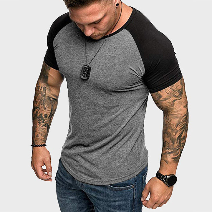 Herren Rundhalsshirt mit kontrastierenden Ärmeln und figurbetonter Passform Drune