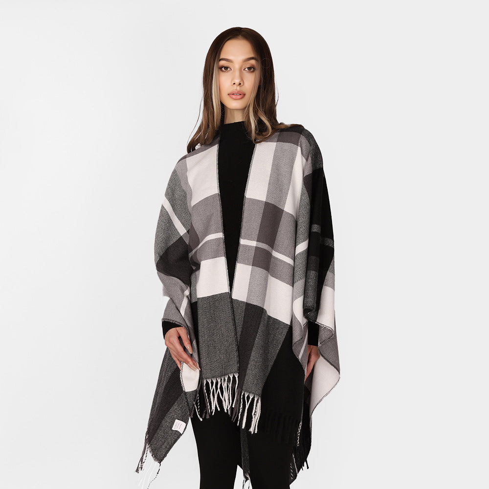 Damen Oversize-Karoponcho aus weichem Wollmix mit Fransensaum Drune