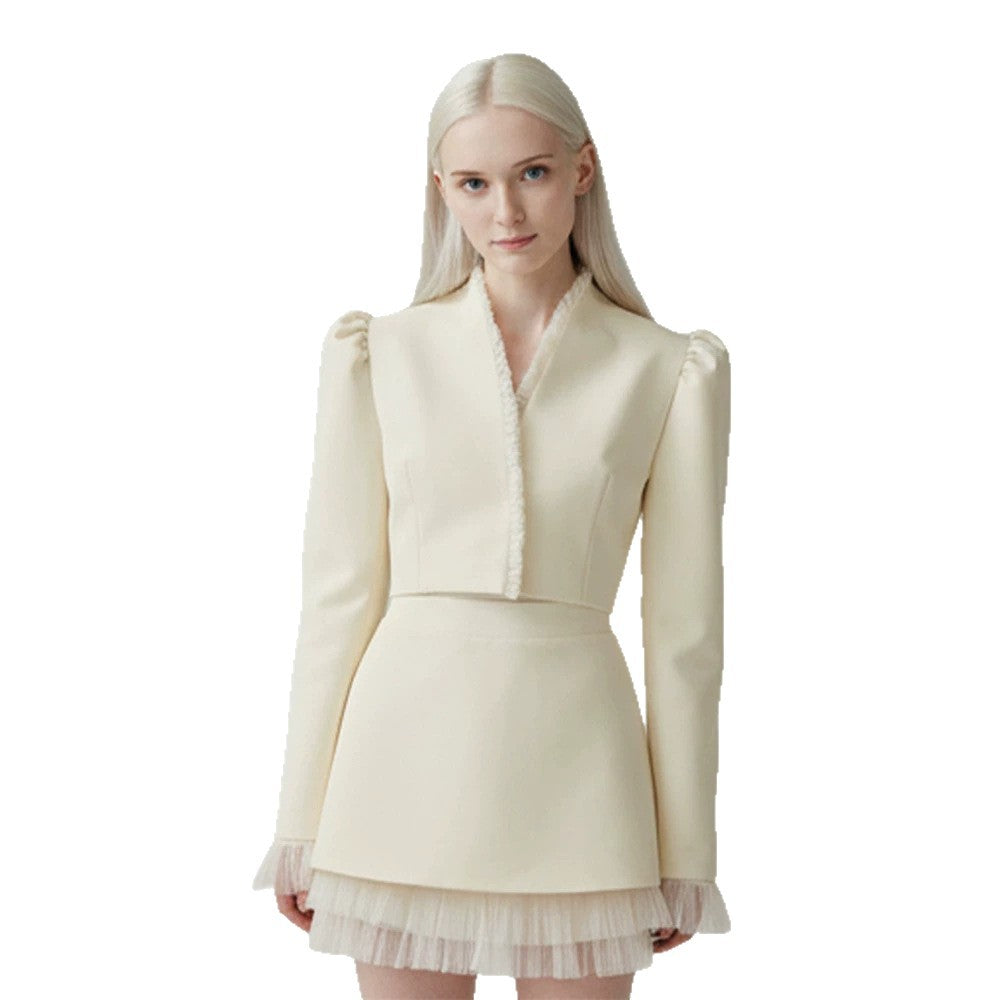 Damen Kurzblazer mit taillierter Cropped-Silhouette, gerafften Schultern und zarten Tüllmanschetten Drune