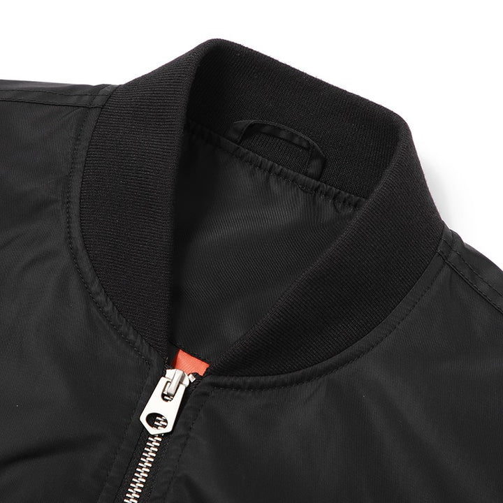 Herren Kurz geschnittene Bomberjacke im Fliegerstil mit Utility-Ärmeltasche, Kontrastfutter & Rippbündchen Drune