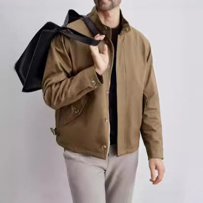 Herren Kurzblouson im Military-Style aus technischem Baumwollmischgewebe mit Stehkragen und verdeckter Reißverschlussblende Drune