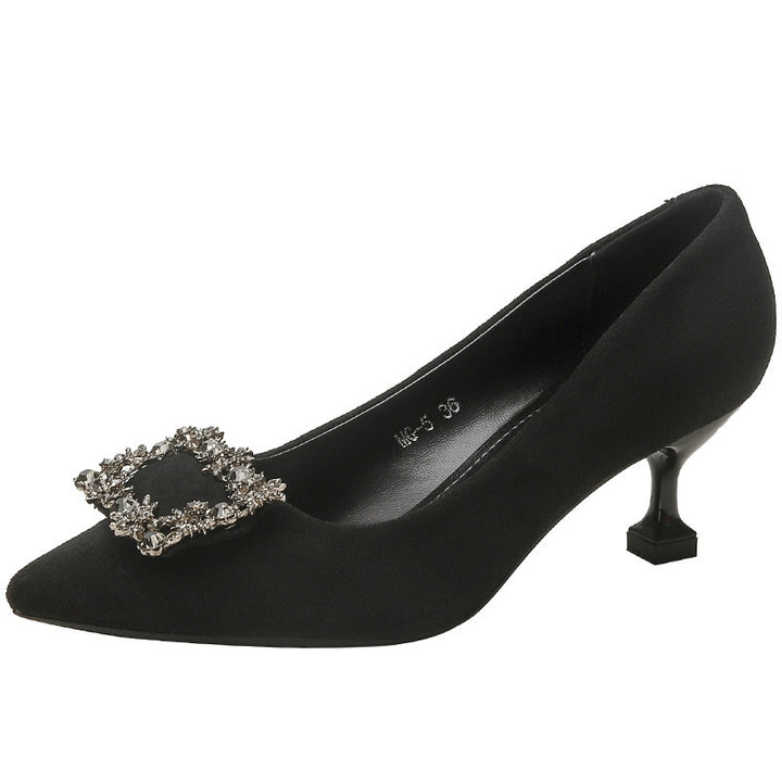 Damen Spitz zulaufende Satin-Pumps mit quadratischem Strassornament und skulpturellem Kittenabsatz Drune