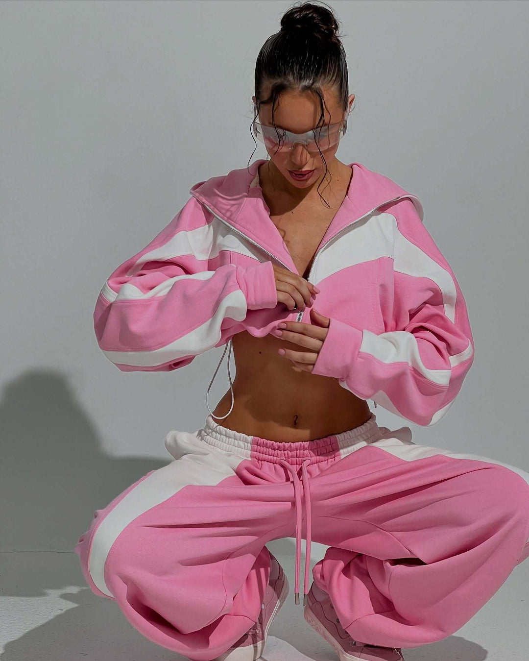 Damen lässiger Sportanzug mit Kapuzenjacke und weit geschnittenen Jogginghosen Drune