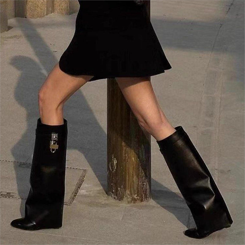 Damen kniehohe Lederstiefel mit konischem Schaft und Schloss-Applikation Drune