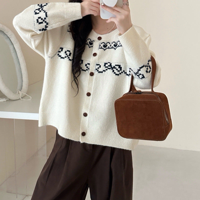 Damen Verspielter Strickcardigan mit Holzknöpfen und traditionellen Mustern Drune