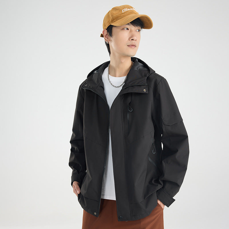 Herren Leichte atmungsaktive zweilagige Regen‑Softshelljacke mit verstellbarer Kapuze und Brusttasche Drune