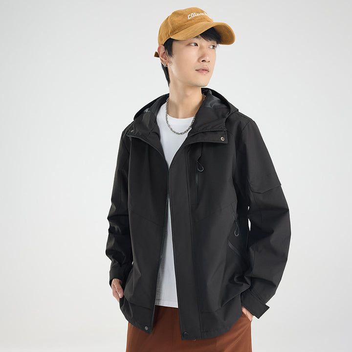 Herren Leichte atmungsaktive zweilagige Regen‑Softshelljacke mit verstellbarer Kapuze und Brusttasche Drune