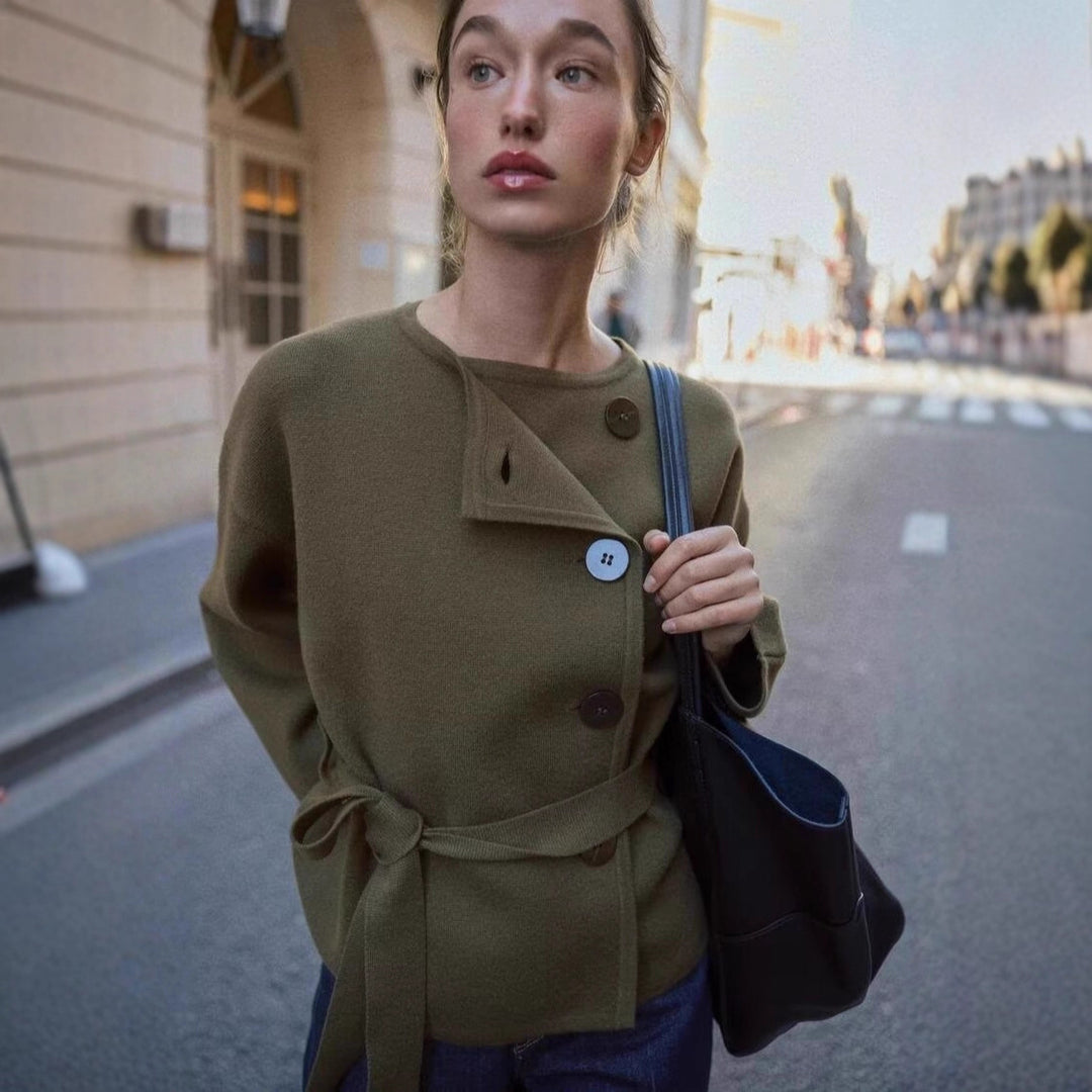 Damen Strickjacke mit asymmetrischer Knopfblende und Taillengürtel Drune