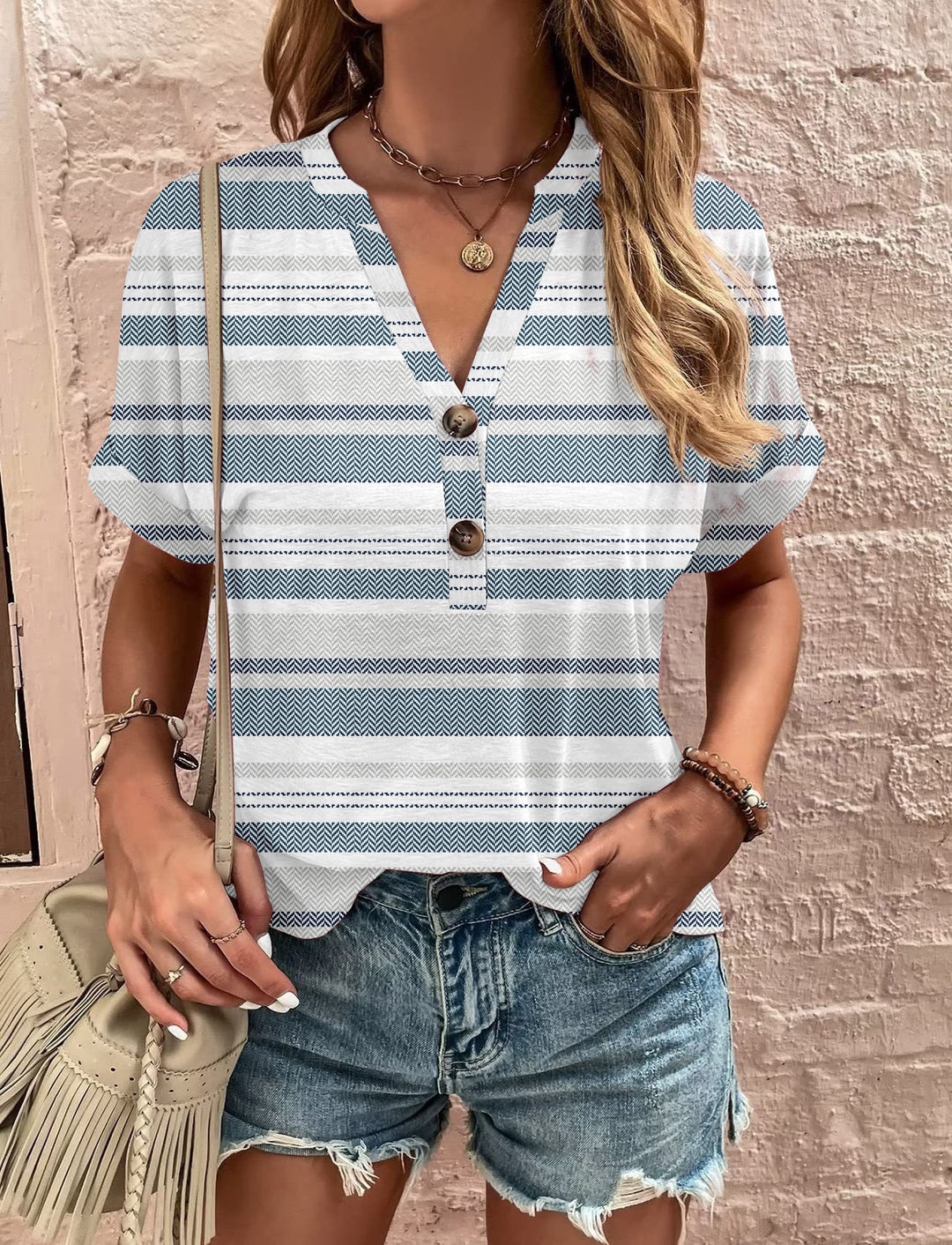 Damen lässiges kurzärmliges Blusenshirt mit verspieltem Paisleymuster und modernen Knopfdetails Drune