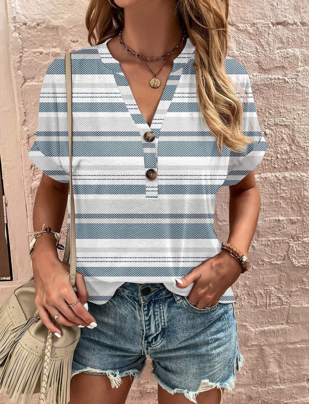 Damen Lässiges Kurzärmliges Blusenshirt mit Verspieltem Paisleymuster und Modernen Knopfdetails Drune