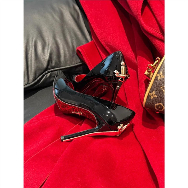 Damen Elegante Lack-Pumps mit spitzer Spitze, Stiletto-Absatz und dekorativem Fersenriemen Drune