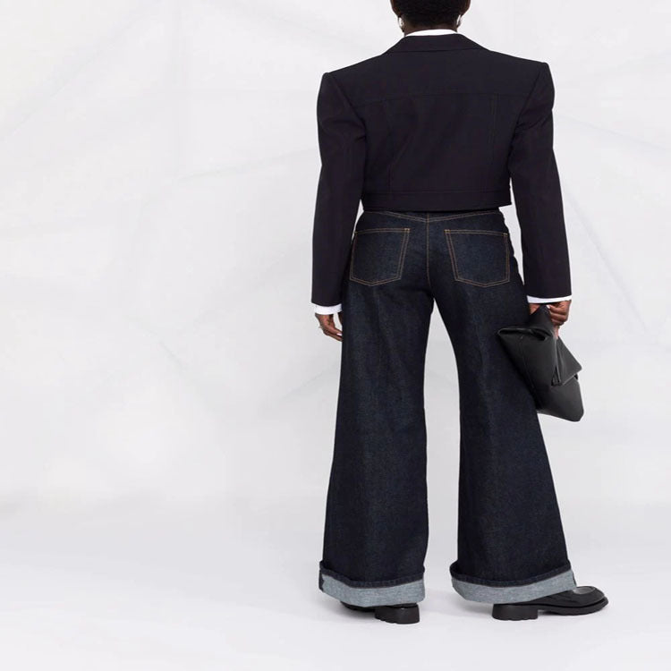 Damen Kurzblazer im Tailoring mit aufgesetzten Pattentaschen und markanter Schulterpartie Drune