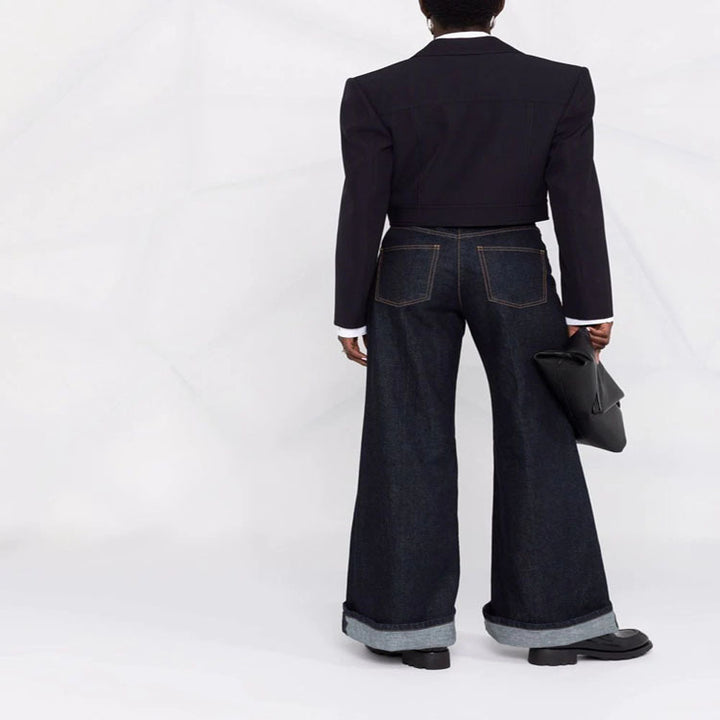 Damen Kurzblazer im Tailoring mit aufgesetzten Pattentaschen und markanter Schulterpartie Drune