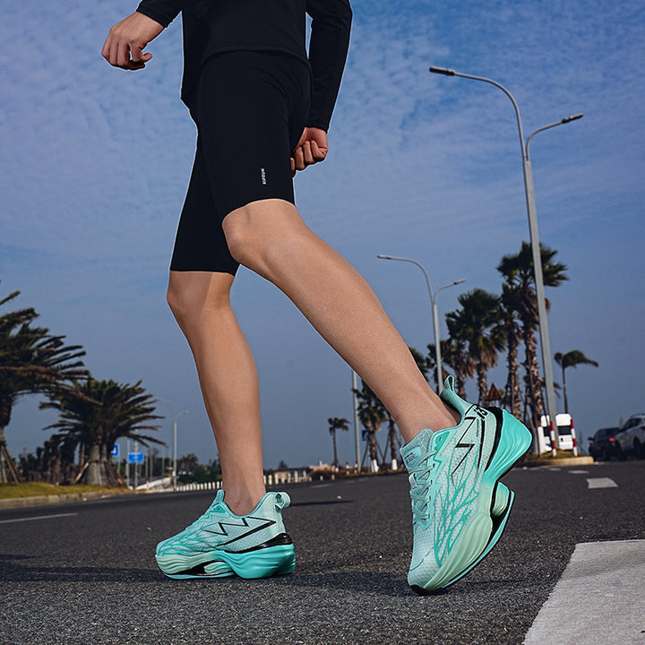 Unisex gedämpfte Straßenlaufschuhe mit mehrlagiger Energierückführungssohle und belüftetem Strickoberteil Drune