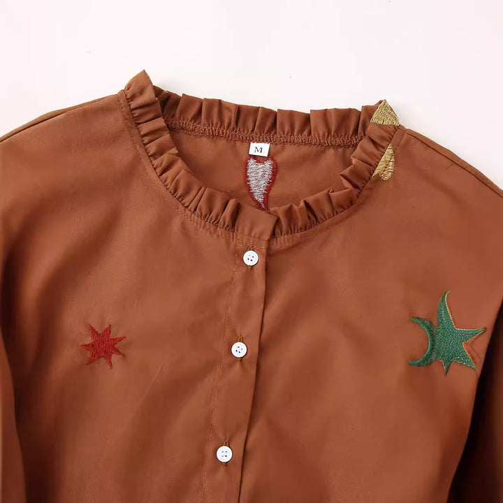 Damen nan bestickte Tunika-Bluse mit Rüschenkragen, durchgehender Knopfleiste und Ballonärmeln Drune