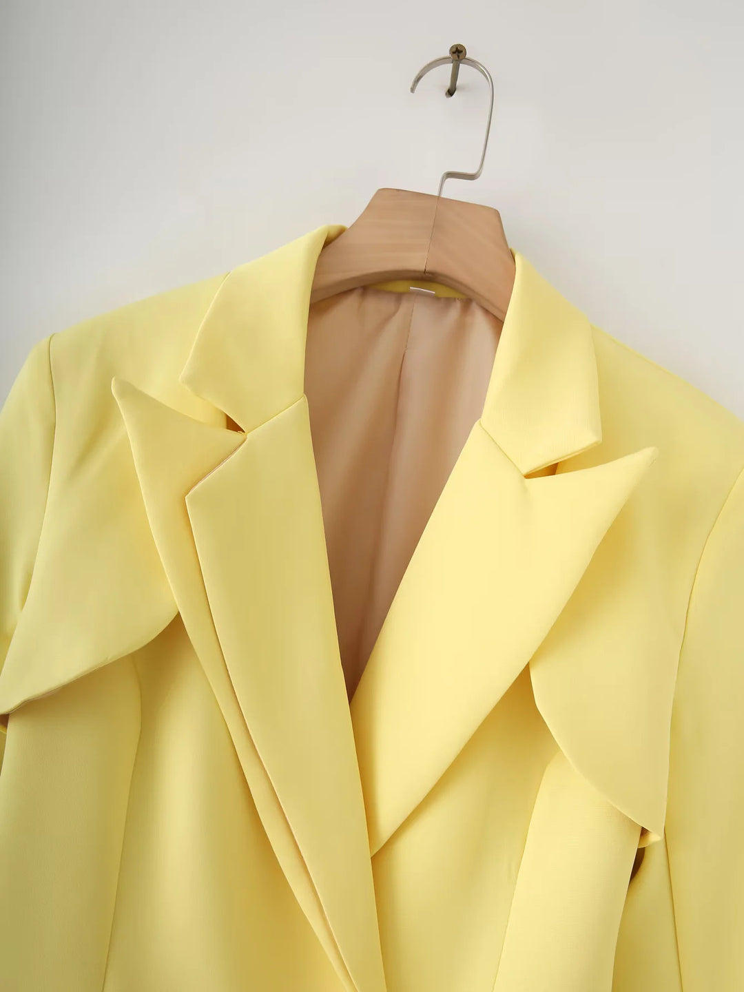 Damen strukturierter Blazer mit eleganten Klappärmel und dekorativem Verschluss Drune