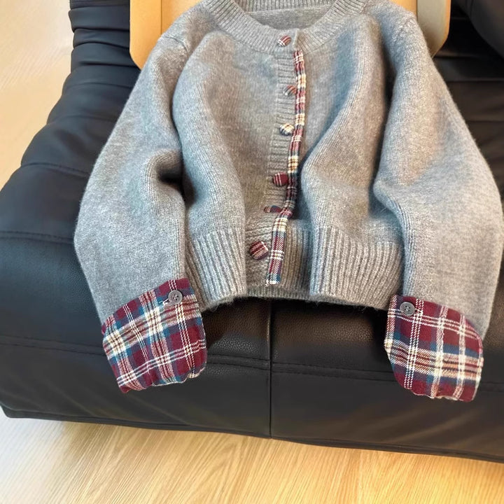Damen Strickjacke mit Kontrastkragen und dekorativen Knöpfen Drune