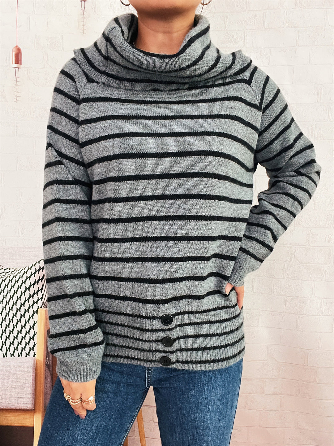Damen Strickpullover mit hochschließendem Kragen und seitlichen Knopfdetails Drune