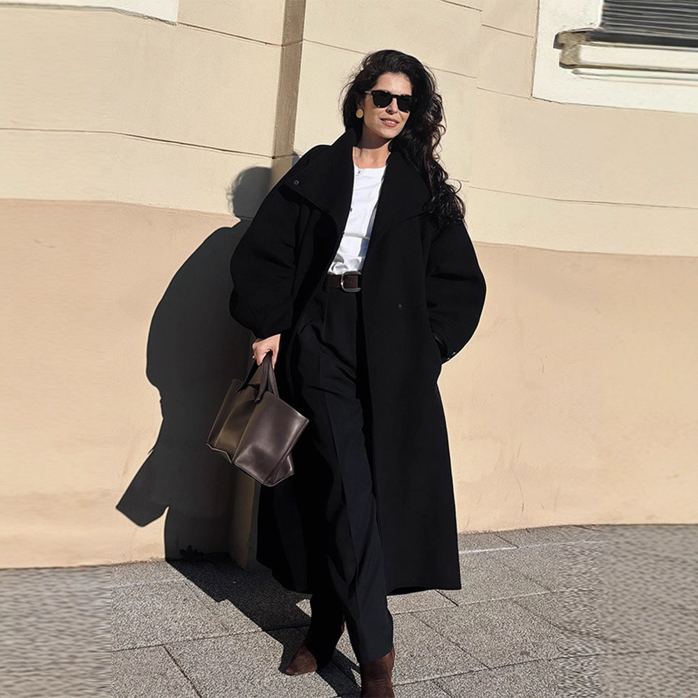Damen Mantel im minimalistischen Midi‑Schnitt mit Stehkragen und verdeckter Knopfleiste Drune
