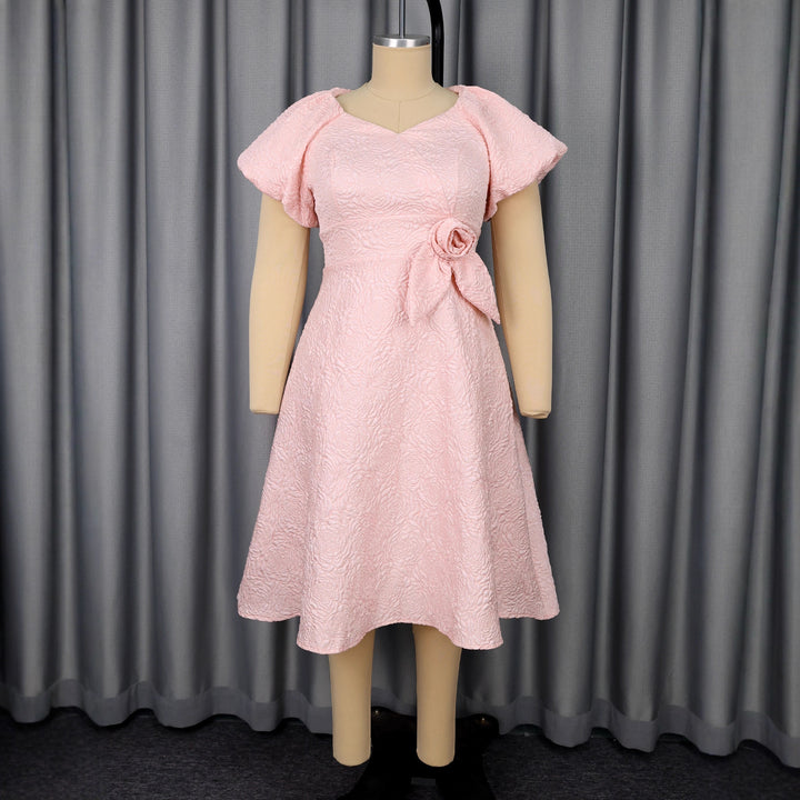 Damen elegantes Kleid mit Schößchen, Blumenapplikation und Puffärmeln Drune