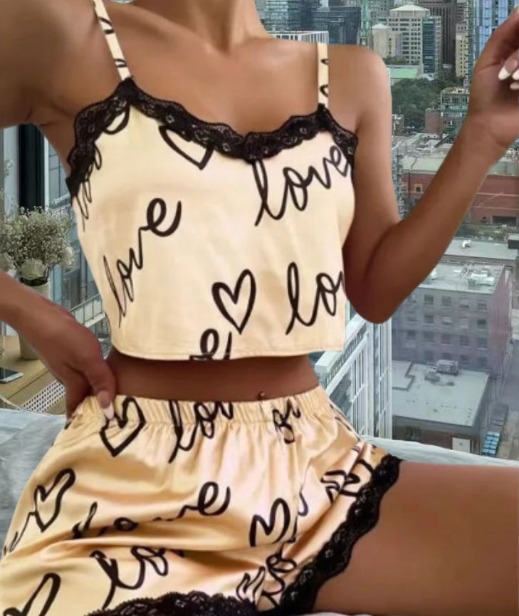 Damen Satin-Crop-Top und Shorts-Set mit Herzen und Spitzenakzenten Drune