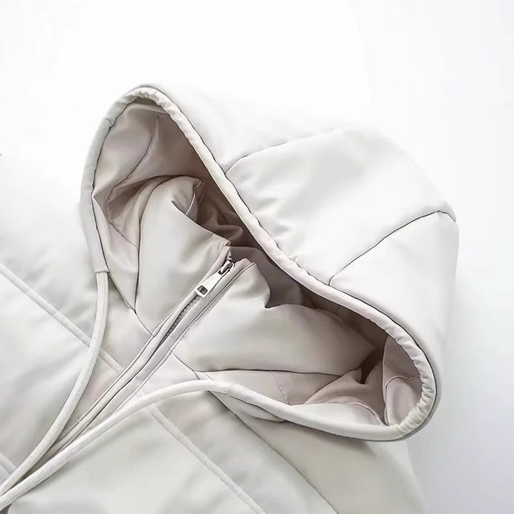 Damen nan leichte gesteppte Kurzjacke mit hohem Innenkragen, verstellbarer Kapuze und verdecktem Reißverschluss Drune