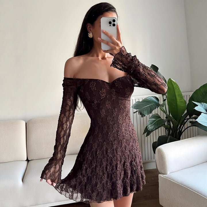 Damen Spitzenkleid mit langen Ärmeln und transparentem Detail Drune