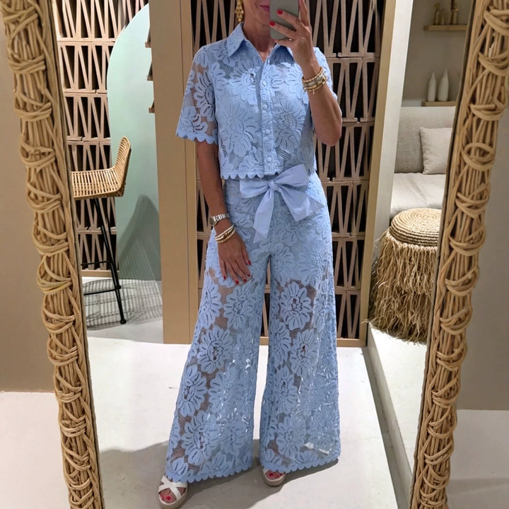 Damen nan elegante Spitzenkombination mit kurzärmeliger Hemdbluse, Muschelsaum und taillierter Palazzohose mit Bindegürtel Drune