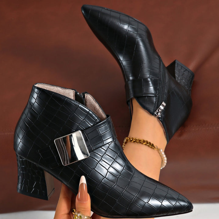Damen knöchelhohe Stiefelette mit Kroko-Prägung, spitzer Zehenform und dekorativer Schnalle Drune