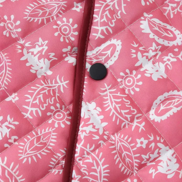 Damen Gesteppte kurz geschnittene Steppjacke mit V‑Ausschnitt und floraler Paisley‑Optik Drune