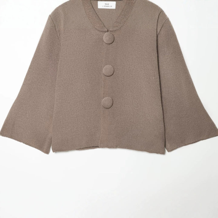 Damen Kurzgeschnittene Strickjacke mit überbreiten Ärmeln und bezogenen Knöpfen Drune
