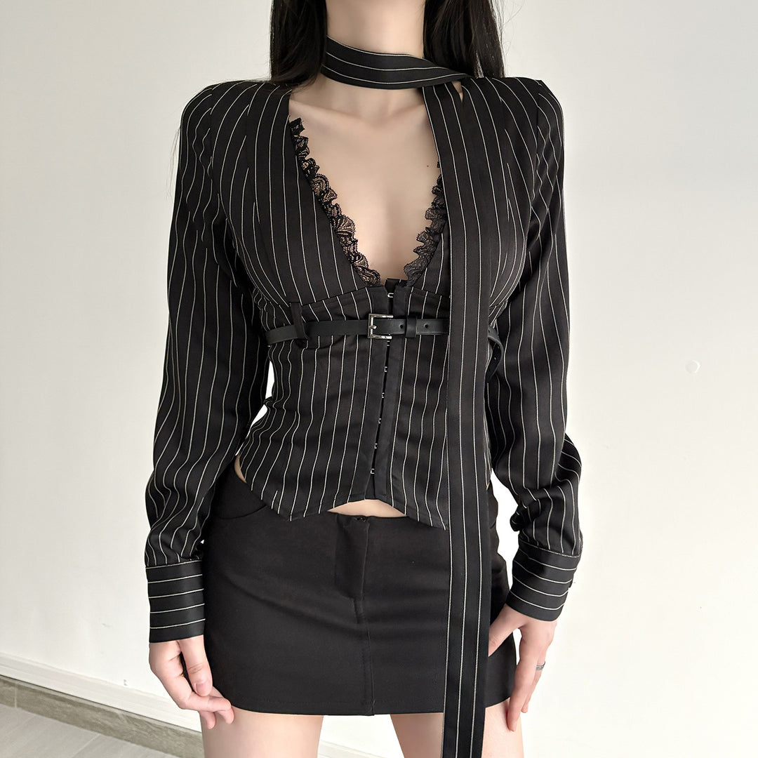 Damen nan tailliertes Langarmshirt mit Twist‑V‑Ausschnitt, Hemdkragen und Nadelstreifen-Optik Drune