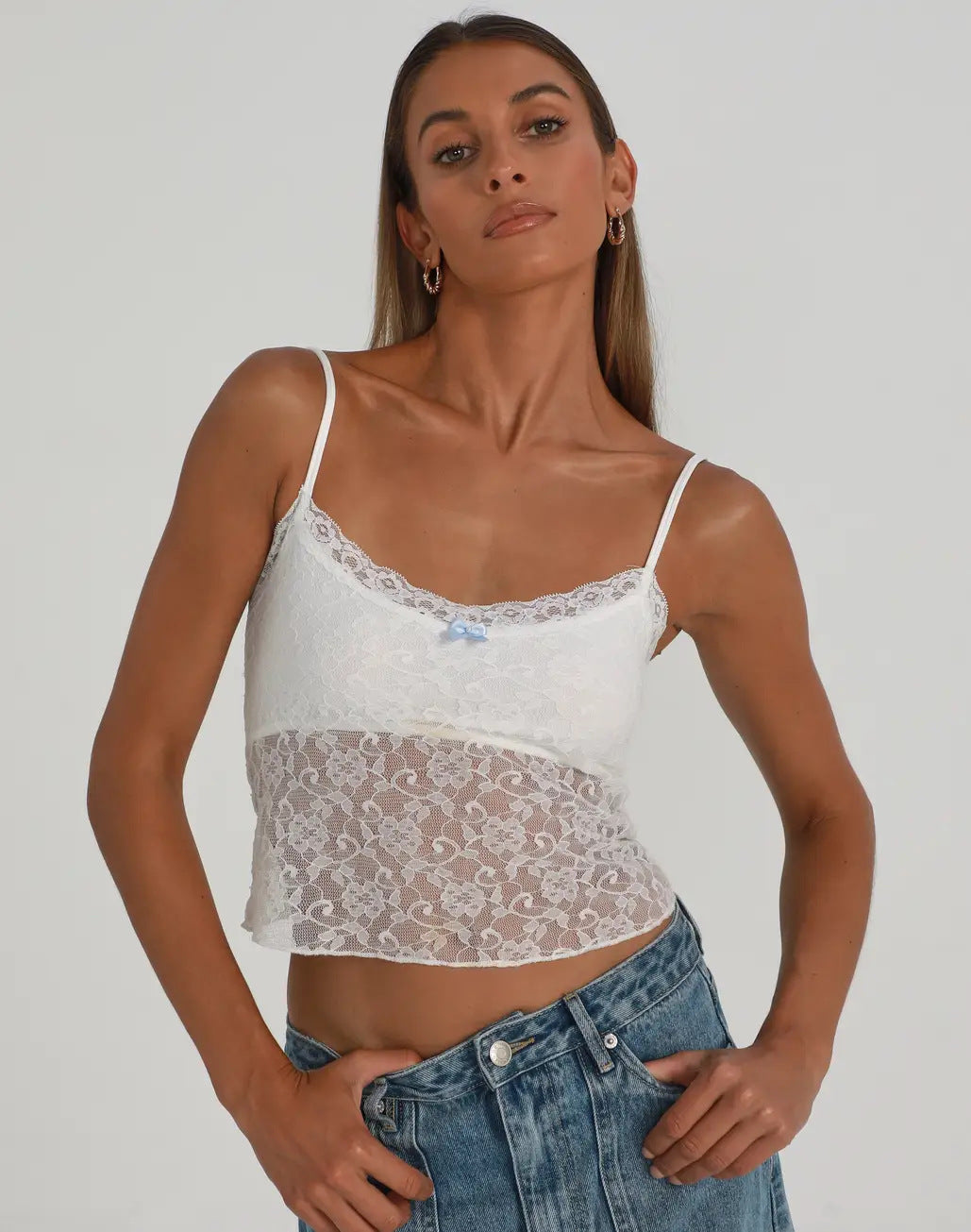 Damen Spitzen-Cami-Top mit zarter Blumenstickerei und feinen Trägern Drune