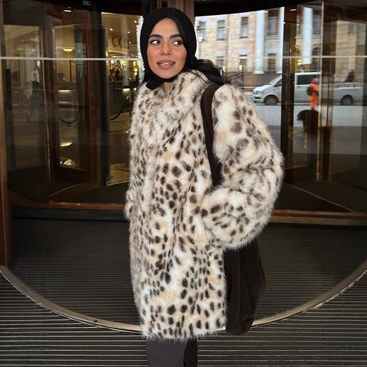 Damen Kurzmantel aus veganem High-Pile Kunstpelz mit Leopard-Print Drune