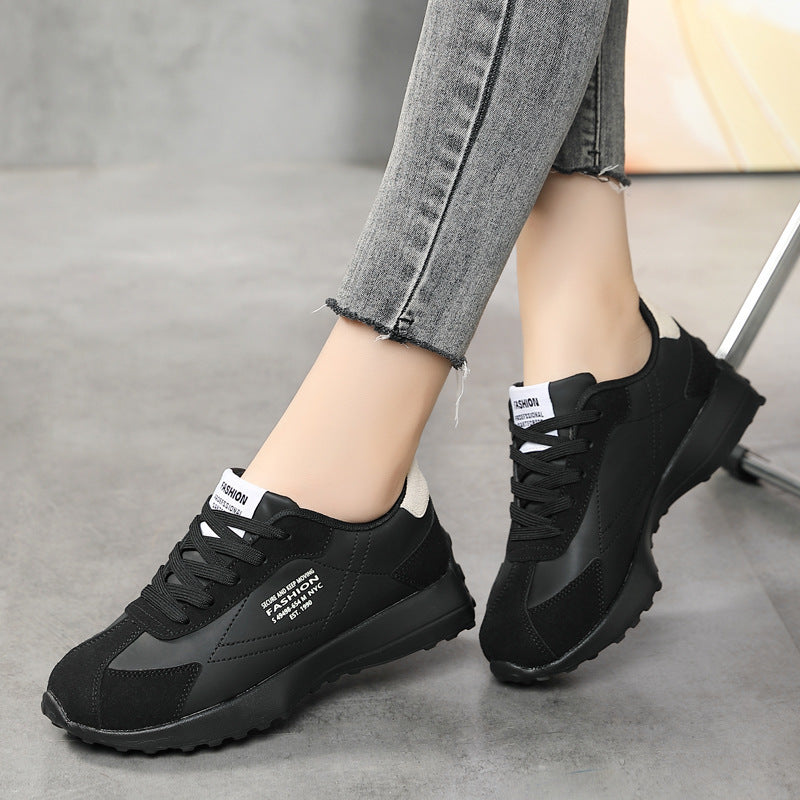 Damen nan leichte Retro-Laufsneaker aus Lederimitat und Velours mit gepolsterter Fersenstütze und rutschfester Profilsohle Drune