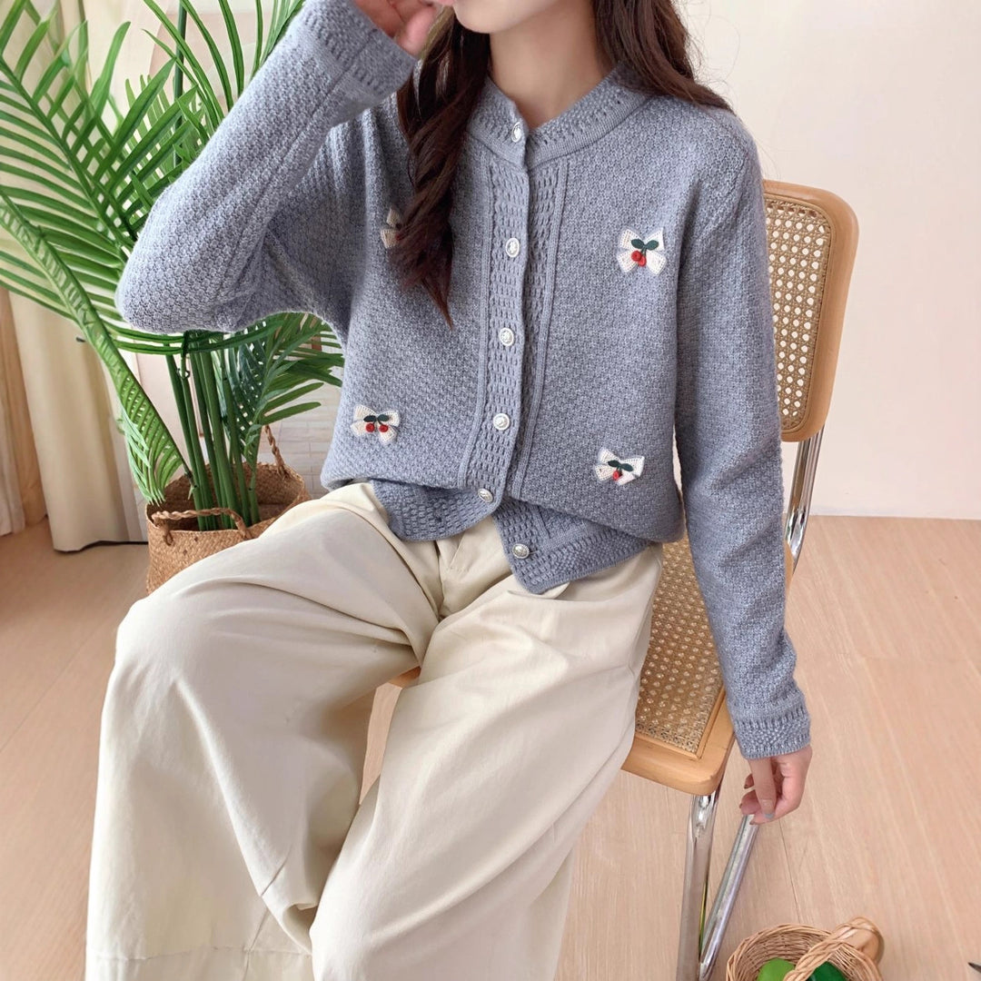 Damen Strickjacke mit dekorativen Stickereien Drune