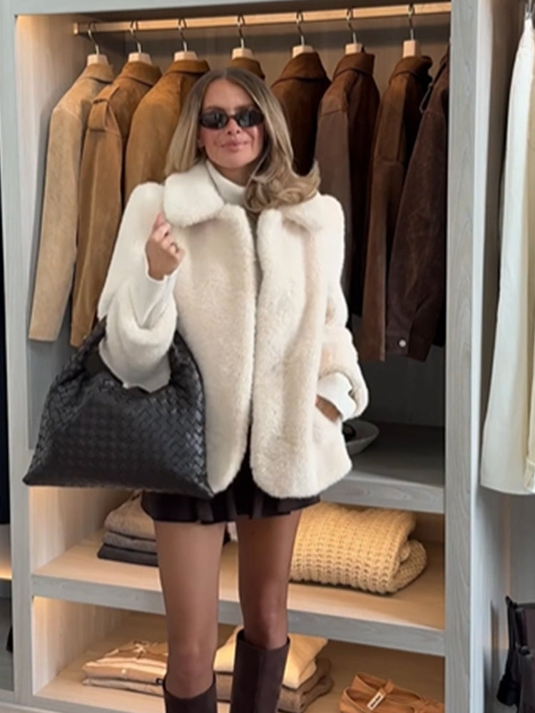 Damen Kurzjacke aus Teddy-Fauxfur mit Oversize-Kragen und Eingrifftaschen Drune