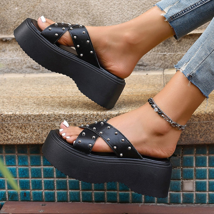 Damen Plattform-Sandalen mit Nieten-Design Drune