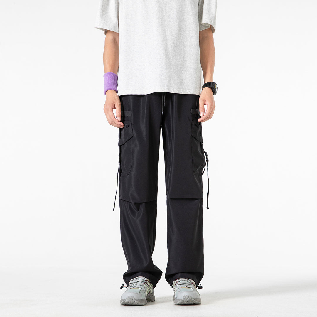 Herren Weite Cargo-Hose mit Multifachtaschen, verstellbarem Tunnelzugbund und modularen Gurt‑Details Drune