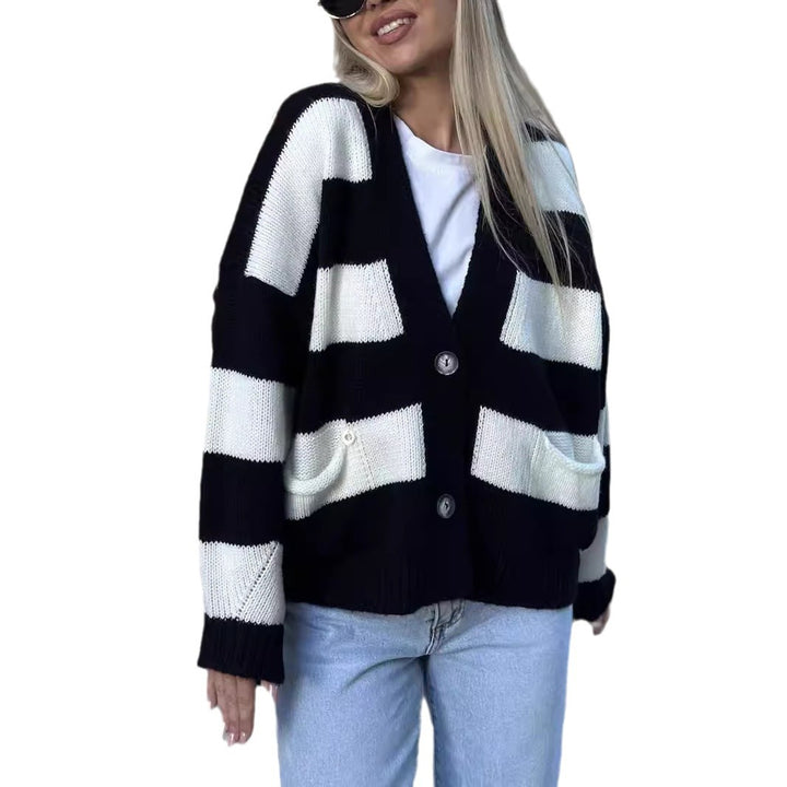 Damen kuschelige Strickjacke mit auffälligem Streifenmuster und praktischen Taschen Drune