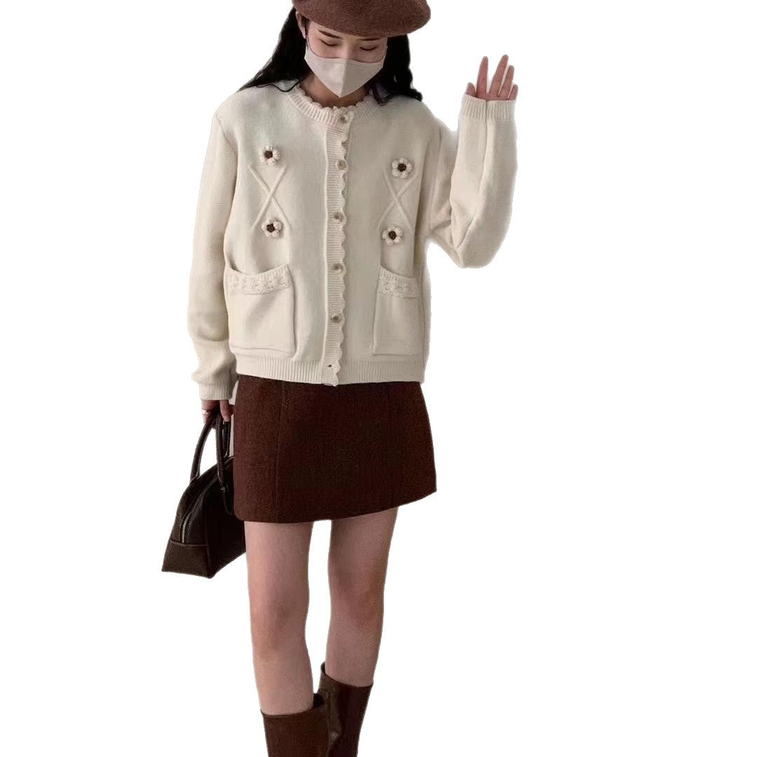 Damen Strickjacke mit Blumenapplikationen Drune